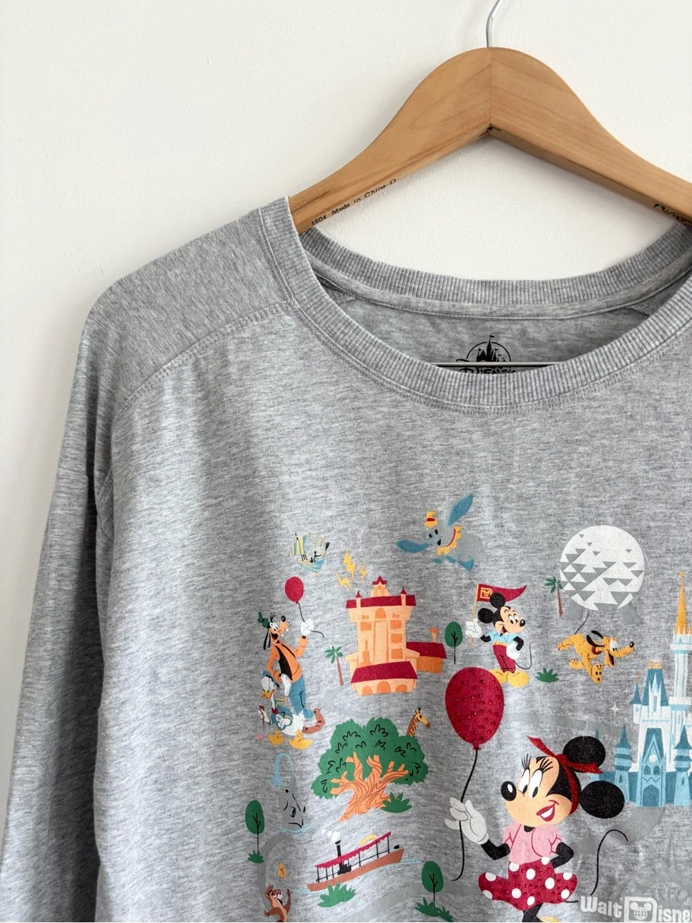 Walt Disney World Park Life Minnie Mouse Gray Crewneck Graphic Sweatshirt - Picture 3 of 12